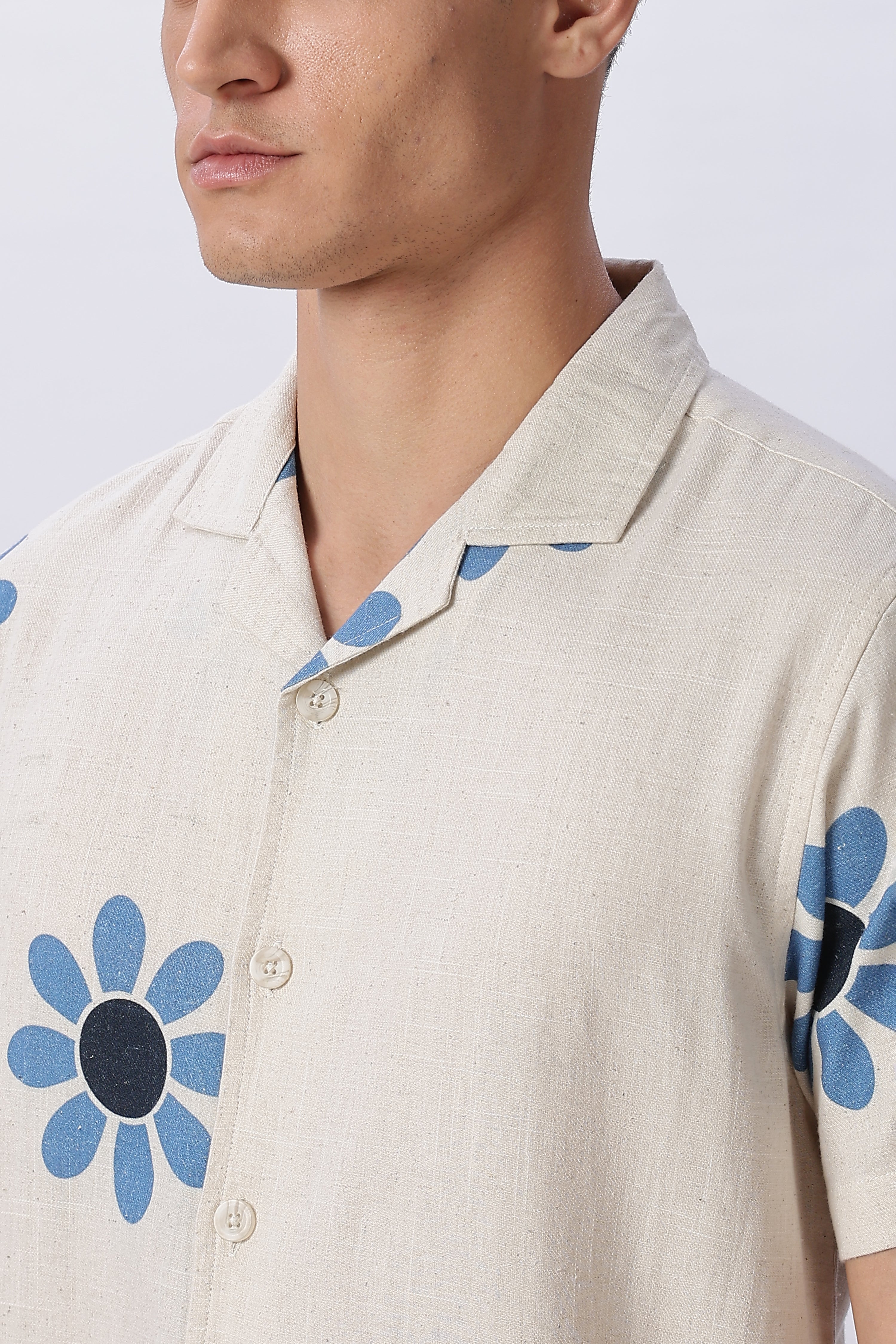 Island Bloom Shirt With Printed Blue Daisy Motifs
