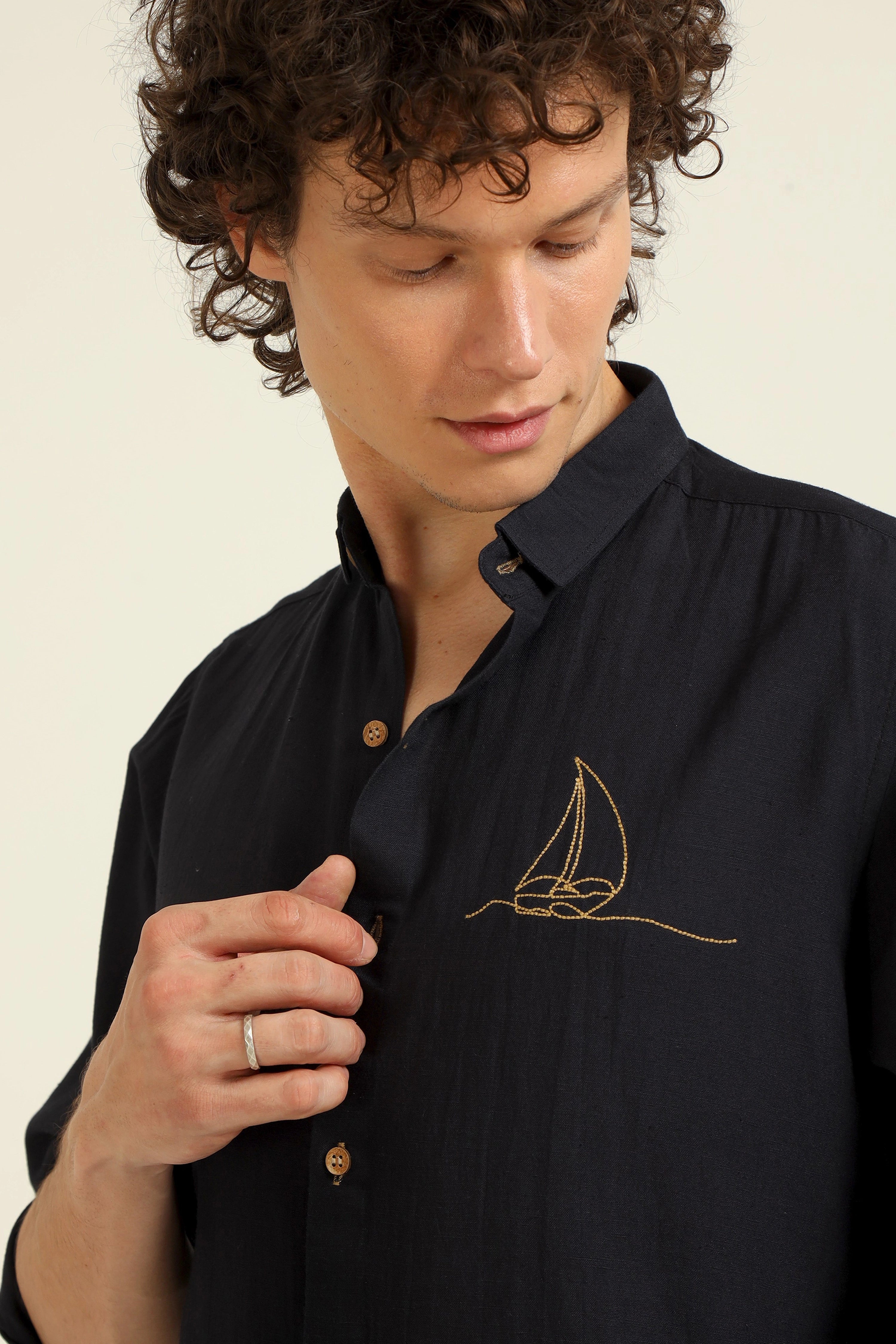 Classic Pirogue Embroidery Shirt