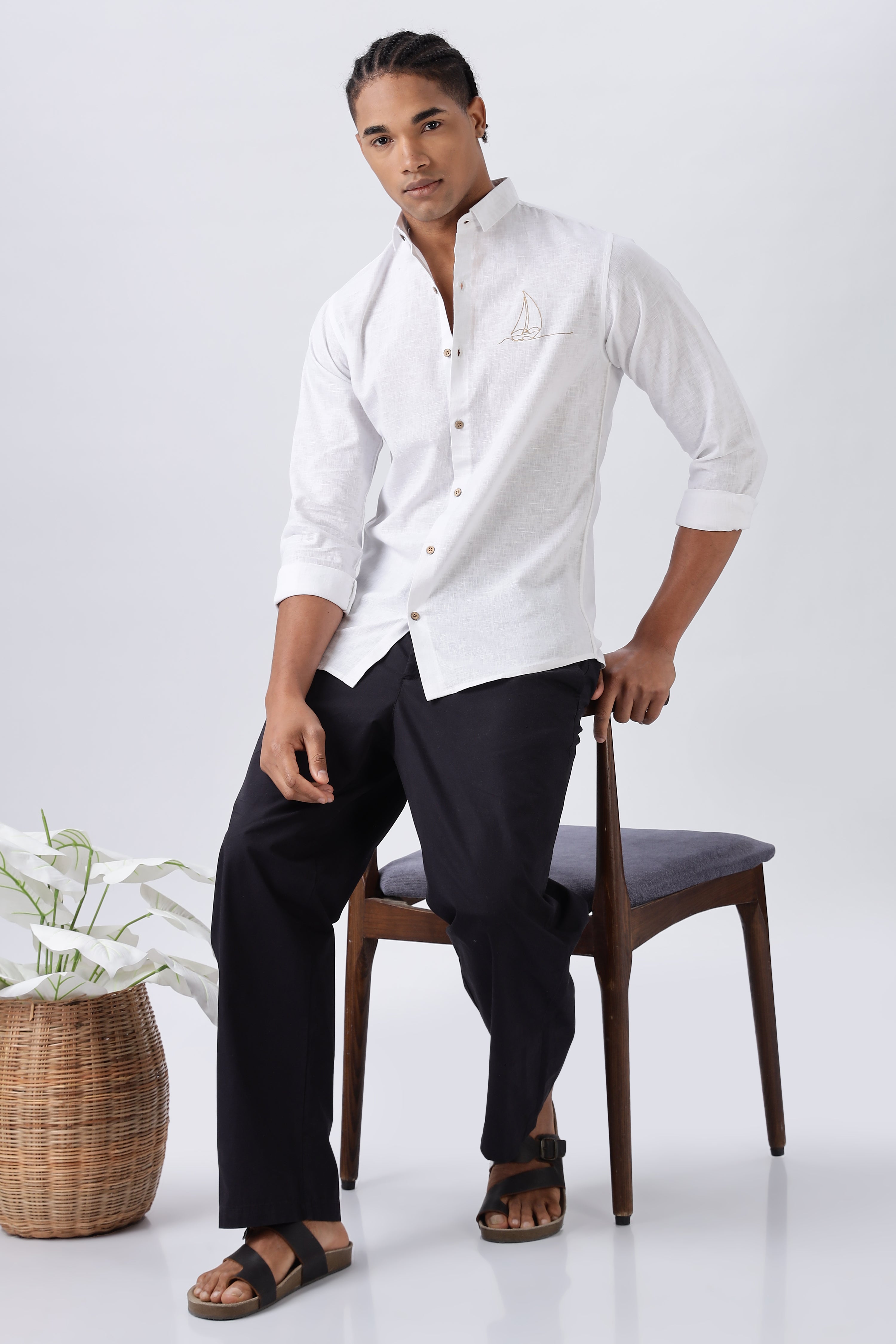 White classic pirogue embroidery shirt