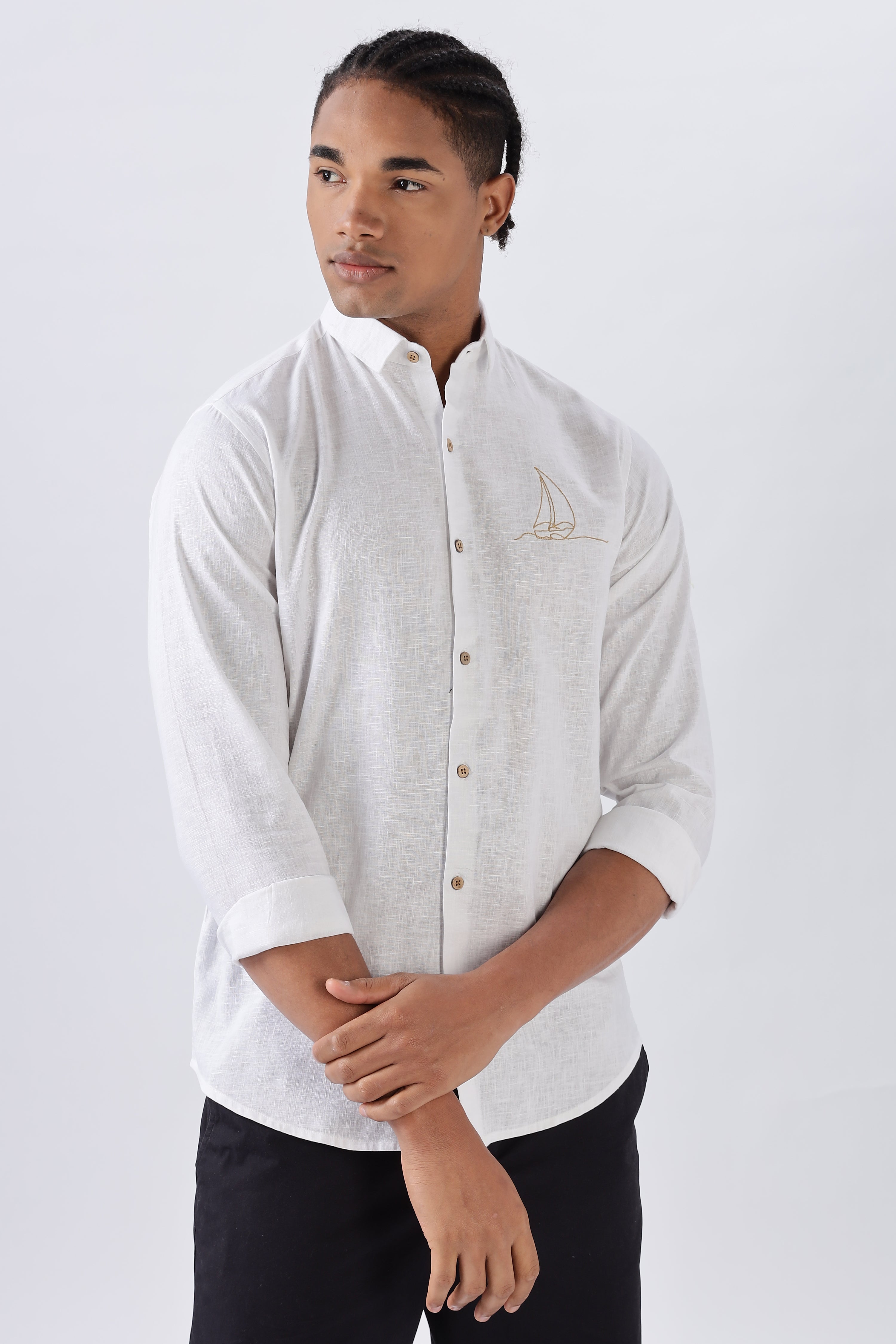 White classic pirogue embroidery shirt